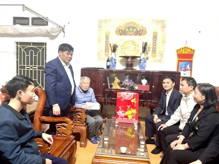 XÃ THẠCH THẤT TỔ CHỨC THĂM, TẶNG QUÀ ĐỐI TƯỢNG CHÍNH SÁCH, NGƯỜI CAO TUỔI TRÒN 100 TUỔI NHÂN DỊP TẾT NGUYÊN ĐÁN BÍNH NGỌ 2026 - Ảnh 23.