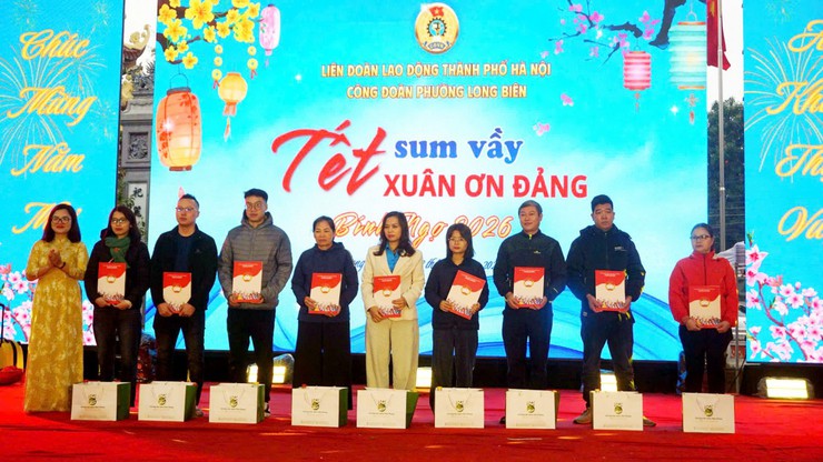 Công đoàn phường Long Biên: Chăm lo thiết thực để đoàn viên, người lao động đón Tết ấm áp, nghĩa tình- Ảnh 4.