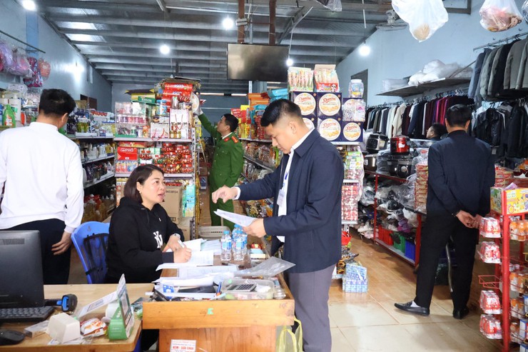 XÃ BA VÌ TĂNG CƯỜNG KIỂM TRA AN TOÀN THỰC PHẨM PHỤC VỤ TẾT VÀ LỄ HỘI XUÂN NĂM 2026- Ảnh 3.