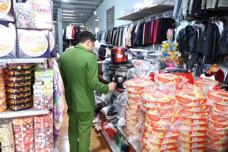 XÃ BA VÌ TĂNG CƯỜNG KIỂM TRA AN TOÀN THỰC PHẨM PHỤC VỤ TẾT VÀ LỄ HỘI XUÂN NĂM 2026- Ảnh 2.