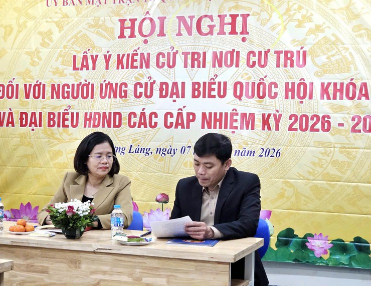 HỘI NGHỊ LẤY KIẾN NHẬN XÉT, TÍN NHIỆM CỬ TRI NƠI CƯ TRÚ ĐỐI VỚI NGƯỜI ỨNG CỬ ĐBQH, ĐẠI BIỂU HĐND CÁC CẤP- Ảnh 4.