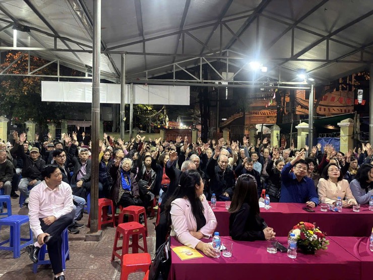 HỘI NGHỊ LẤY KIẾN NHẬN XÉT, TÍN NHIỆM CỬ TRI NƠI CƯ TRÚ ĐỐI VỚI NGƯỜI ỨNG CỬ ĐBQH, ĐẠI BIỂU HĐND CÁC CẤP- Ảnh 8.