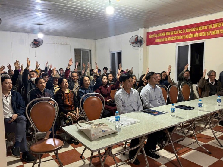 HỘI NGHỊ LẤY KIẾN NHẬN XÉT, TÍN NHIỆM CỬ TRI NƠI CƯ TRÚ ĐỐI VỚI NGƯỜI ỨNG CỬ ĐBQH, ĐẠI BIỂU HĐND CÁC CẤP- Ảnh 7.