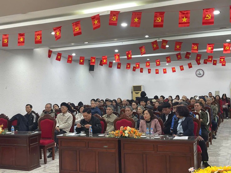 HỘI NGHỊ LẤY KIẾN NHẬN XÉT, TÍN NHIỆM CỬ TRI NƠI CƯ TRÚ ĐỐI VỚI NGƯỜI ỨNG CỬ ĐBQH, ĐẠI BIỂU HĐND CÁC CẤP- Ảnh 6.