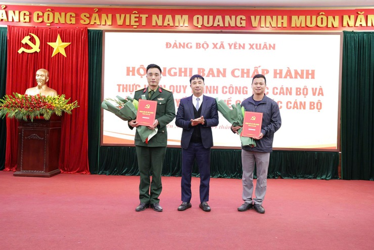 Xã Yên Xuân: Hội nghị công bố và trao quyết định về công tác cán bộ- Ảnh 3.