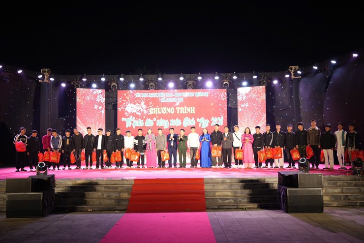 TẾT QUÂN DÂN – XUÂN GẮN KẾT, NGHĨA TÌNH LAN TỎA- Ảnh 3.