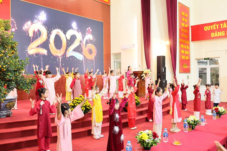 Quảng Bị tổ chức Hội nghị gặp mặt cán bộ hưu trí tiêu biểu nhân dịp Tết Bính Ngọ 2026- Ảnh 3.