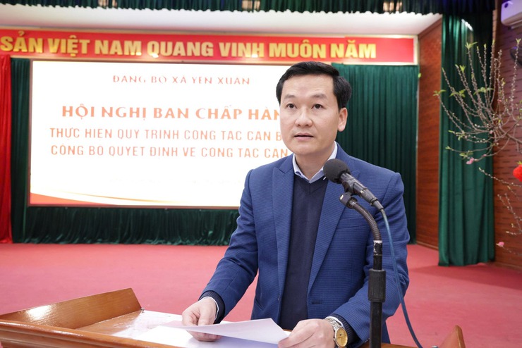 Xã Yên Xuân: Hội nghị công bố và trao quyết định về công tác cán bộ- Ảnh 2.