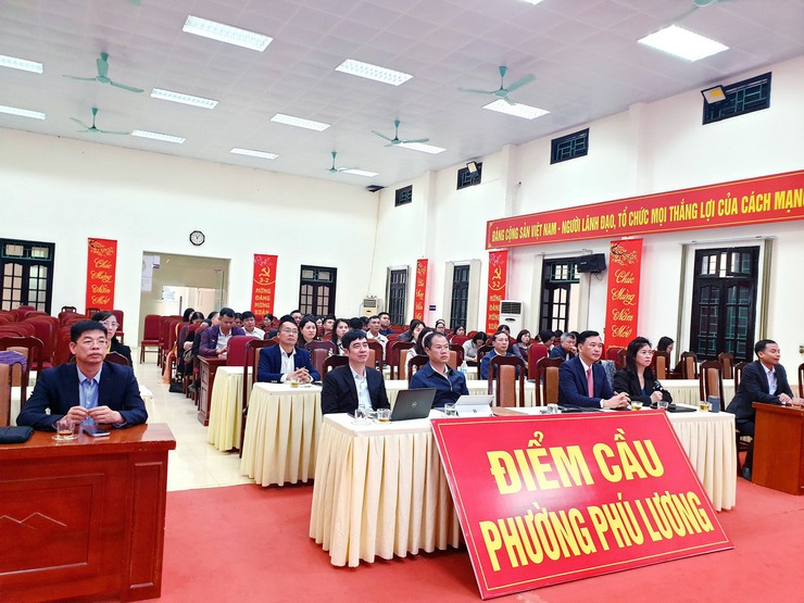 Phường Phú Lương tham dự hội nghị toàn quốc nghiên cứu, học tập, quán triệt và triển khai thực hiện Nghị quyết Đại hội XIV của Đảng- Ảnh 2.