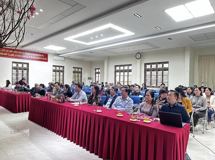 ĐẢNG VIÊN ĐẢNG BỘ PHƯỜNG LÁNG NGHIÊM TÚC, TÍCH CỰC THAM GIA HỘI NGHỊ TOÀN QUỐC NGHIÊN CỨU, HỌC TẬP, QUÁN TRIỆT NGHỊ QUYẾT ĐẠI HỘI ĐẢNG LẦN THỨ XIV- Ảnh 1.