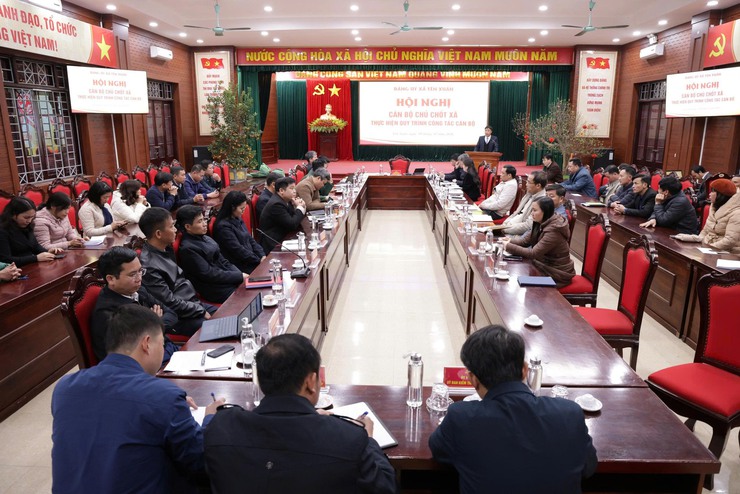 Xã Yên Xuân: Hội nghị công bố và trao quyết định về công tác cán bộ- Ảnh 1.