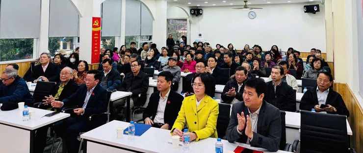 HỘI NGHỊ LẤY KIẾN NHẬN XÉT, TÍN NHIỆM CỬ TRI NƠI CƯ TRÚ ĐỐI VỚI NGƯỜI ỨNG CỬ ĐBQH, ĐẠI BIỂU HĐND CÁC CẤP- Ảnh 5.