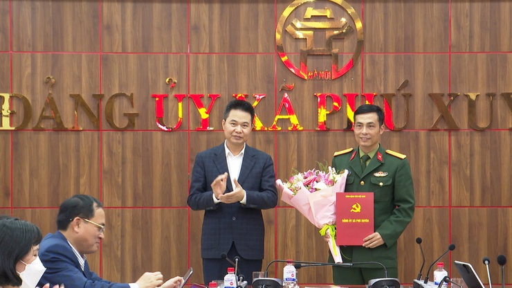 Xã Phú Xuyên công bố các quyết định của Thành ủy về công tác cán bộ- Ảnh 3.