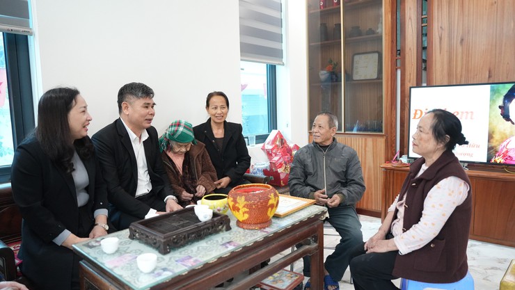 Lãnh đạo UB MTTQ xã thăm, tặng quà Tết người có công, người cao tuổi dịp Tết Bính Ngọ 2026 - Ảnh 6.