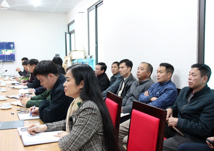 UBND xã Hòa Lạc tổ chức Hội nghị họp bàn, thống nhất phương án xử lý cưỡng chế vi phạm đất đai, trật tự xây dựng thuộc Dự án đầu tư xây dựng tuyến đường cao tốc Đại lộ Thăng Long - Ảnh 2.