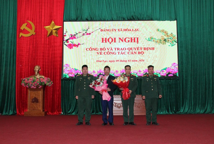 Công bố quyết định công tác cán bộ Ban Chỉ huy Quân sự xã Hòa Lạc- Ảnh 6.