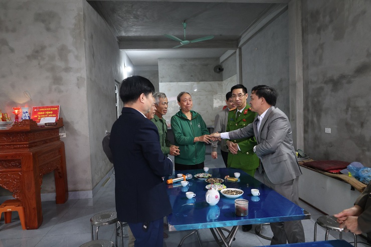 Ấm áp lễ bàn giao nhà Đại đoàn kết cho hộ cận nghèo tại thôn Nam Cường - xã Tiến Thắng- Ảnh 3.