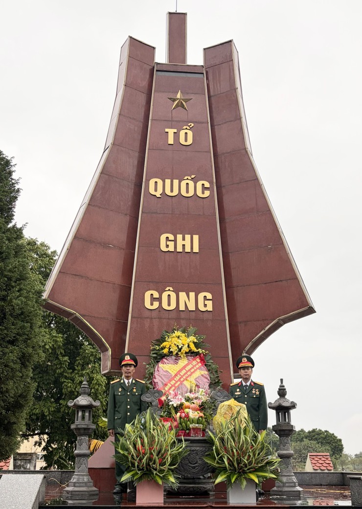 Lãnh đạo xã Nội Bài dâng hương tại Nghĩa trang Liệt sỹ nhân dịp Tết Nguyên đán Bính Ngọ 2026- Ảnh 23.