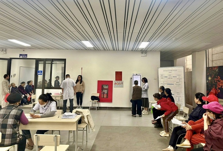 Phường Long Biên: Bước chuyển rõ nét trong chăm sóc sức khỏe Nhân dân từ mô hình Trạm Y tế chuyển đổi số toàn diện- Ảnh 1.