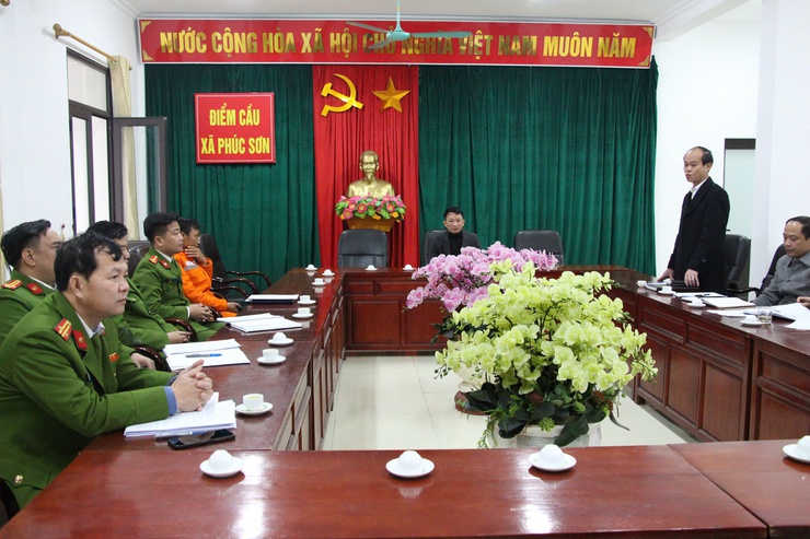 ĐOÀN KIỂM TRA UBND XÃ PHÚC SƠN TỔ CHỨC KIỂM TRA, HƯỚNG DẪN CÔNG TÁC PCCC ĐỐI VỚI CÁC CƠ SỞ KINH DOANH KHÍ GA, CỬA HÀNG TẠP HÓA TRÊN ĐỊA BÀN XÃ- Ảnh 1.