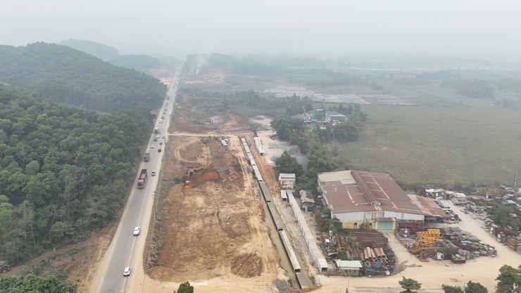 TIẾN ĐỘ GIẢI PHÓNG MẶT BẰNG DỰ ÁN ĐẠI LỘ THĂNG LONG TRÊN ĐỊA BÀN XÃ HÒA LẠC: CHUYỂN BIẾN RÕ RỆT QUA TỪNG NGÀY - Ảnh 1.