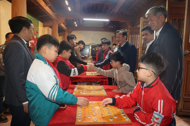 Chương trình "Tết Nhân ái – Xuân yêu thương" mang Tết ấm đến người dân xã Ứng Thiên

- Ảnh 18.