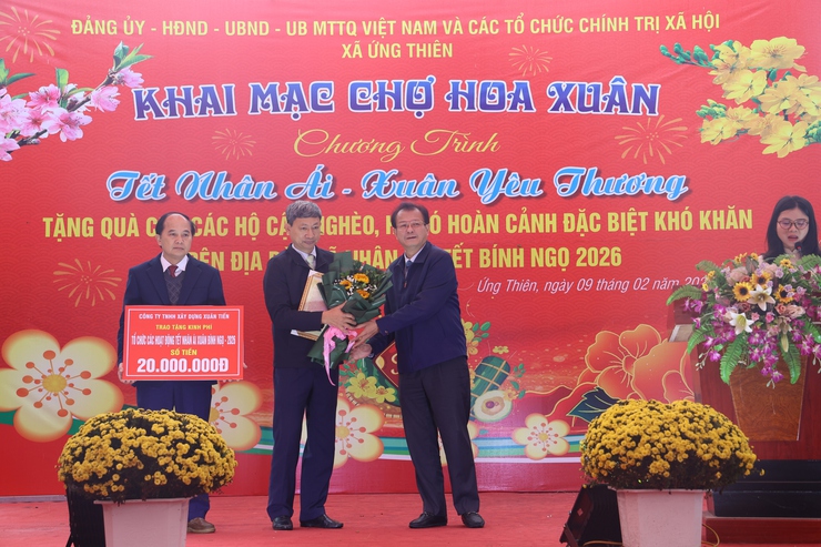 Chương trình "Tết Nhân ái – Xuân yêu thương" mang Tết ấm đến người dân xã Ứng Thiên

- Ảnh 7.