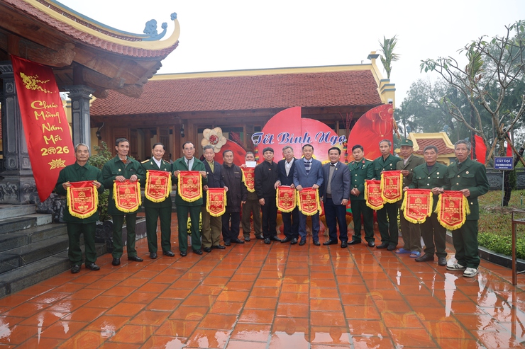 Chương trình "Tết Nhân ái – Xuân yêu thương" mang Tết ấm đến người dân xã Ứng Thiên

- Ảnh 20.