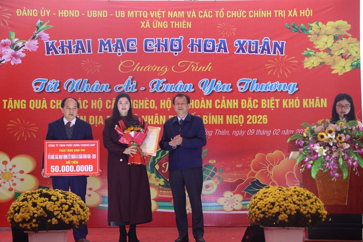 Chương trình "Tết Nhân ái – Xuân yêu thương" mang Tết ấm đến người dân xã Ứng Thiên

- Ảnh 4.