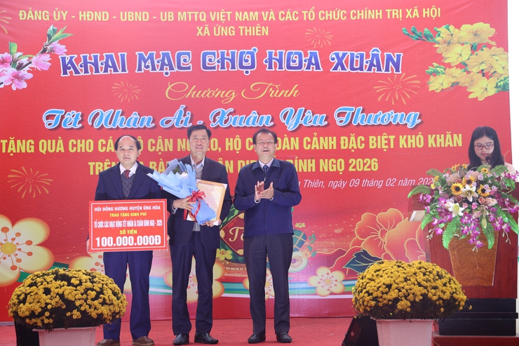 Chương trình "Tết Nhân ái – Xuân yêu thương" mang Tết ấm đến người dân xã Ứng Thiên

- Ảnh 3.