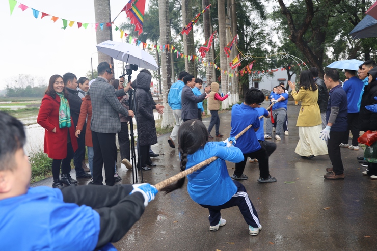 Chương trình "Tết Nhân ái – Xuân yêu thương" mang Tết ấm đến người dân xã Ứng Thiên

- Ảnh 19.