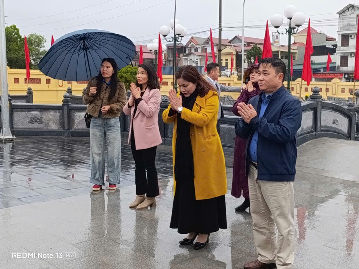 Lãnh đạo xã Nội Bài dâng hương tại Nghĩa trang Liệt sỹ nhân dịp Tết Nguyên đán Bính Ngọ 2026- Ảnh 31.