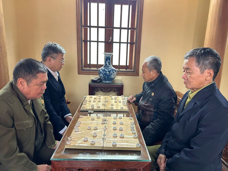 Chương trình "Tết Nhân ái – Xuân yêu thương" mang Tết ấm đến người dân xã Ứng Thiên

- Ảnh 16.