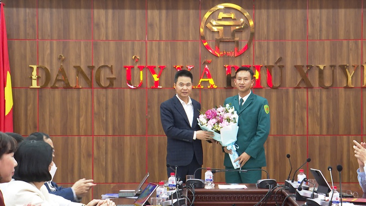 Xã Phú Xuyên công bố các quyết định của Thành ủy về công tác cán bộ- Ảnh 4.