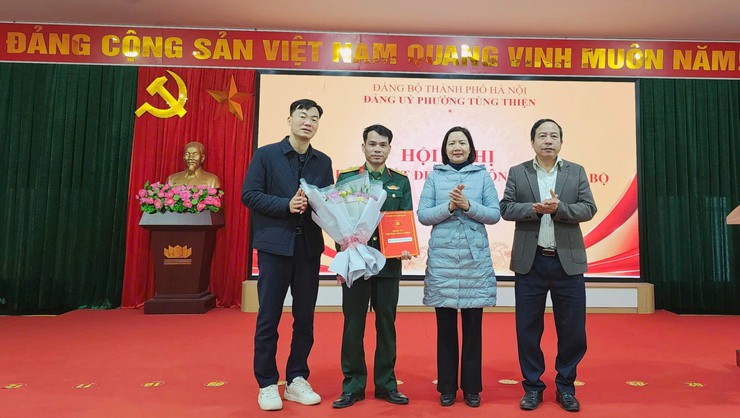 Công bố Quyết định chỉ định bổ sung Ban Chấp hành, Ban Thường vụ Đảng ủy phường Tùng Thiện- Ảnh 1.