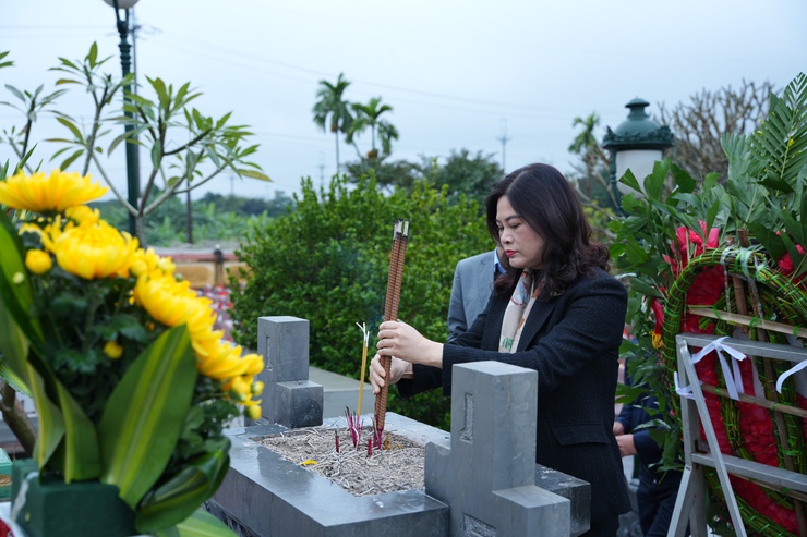 Lãnh đạo Phù Đổng viếng nghĩa trang nhân dịp Bính Ngọ 2026- Ảnh 2.