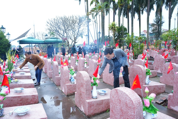 Lãnh đạo Phù Đổng viếng nghĩa trang nhân dịp Bính Ngọ 2026- Ảnh 5.