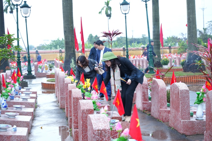 Lãnh đạo Phù Đổng viếng nghĩa trang nhân dịp Bính Ngọ 2026- Ảnh 4.