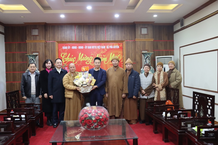 Ban đại diện Phật giáo liên xã thăm, chúc Tết Lãnh đạo Đảng ủy – UBND – UBMTTQ Việt Nam xã Phú Xuyên- Ảnh 4.