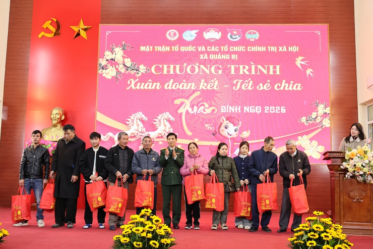 Mặt trận tổ quốc Việt Nam xã Quảng Bị và các tổ chức chính trị xã hội tổ chức Chương trình “Xuân đoàn kết - Tết sẻ chia”- Ảnh 12.