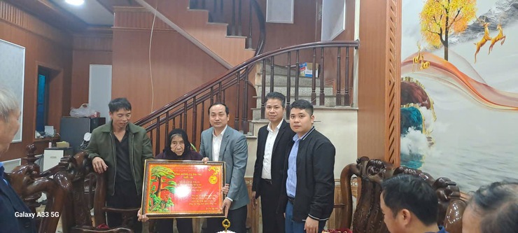 XÃ THẠCH THẤT TỔ CHỨC THĂM, TẶNG QUÀ ĐỐI TƯỢNG CHÍNH SÁCH, NGƯỜI CAO TUỔI TRÒN 100 TUỔI NHÂN DỊP TẾT NGUYÊN ĐÁN BÍNH NGỌ 2026 - Ảnh 29.