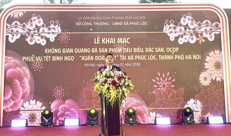 Phúc Lộc rộn ràng không gian quảng bá sản phẩm tiêu biểu, đặc sản, OCOP phục vụ Tết Nguyên đán Bính Ngọ - "Xuân đoàn kết" tại đình Vân Cốc- Ảnh 4.