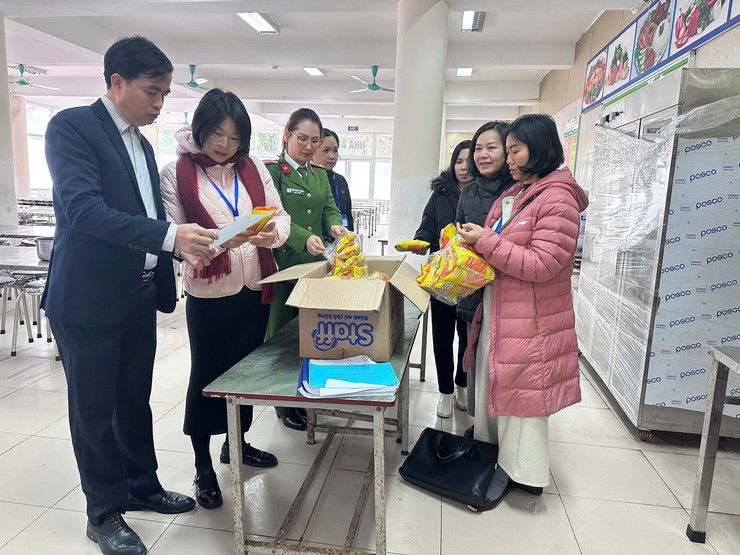 Phường Việt Hưng: Quyết liệt triển khai đảm bảo ATTP và kiểm tra hành nghề y dược dịp Tết nguyên đán 2026- Ảnh 2.