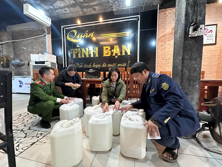 Phường Việt Hưng: Quyết liệt triển khai đảm bảo ATTP và kiểm tra hành nghề y dược dịp Tết nguyên đán 2026- Ảnh 5.