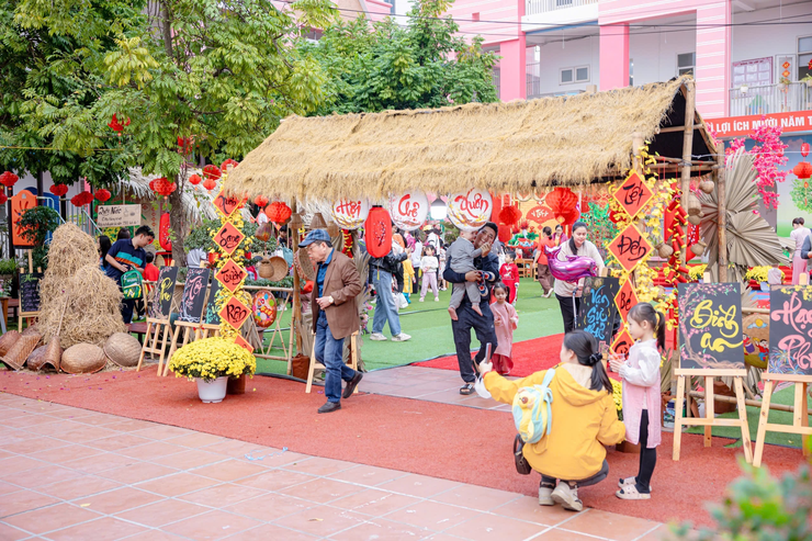 Trường Mầm non A Tứ Hiệp tưng bừng tổ chức Hội chợ Xuân với chủ đề “Tết sum vầy - Xuân ơn Đảng”- Ảnh 1.