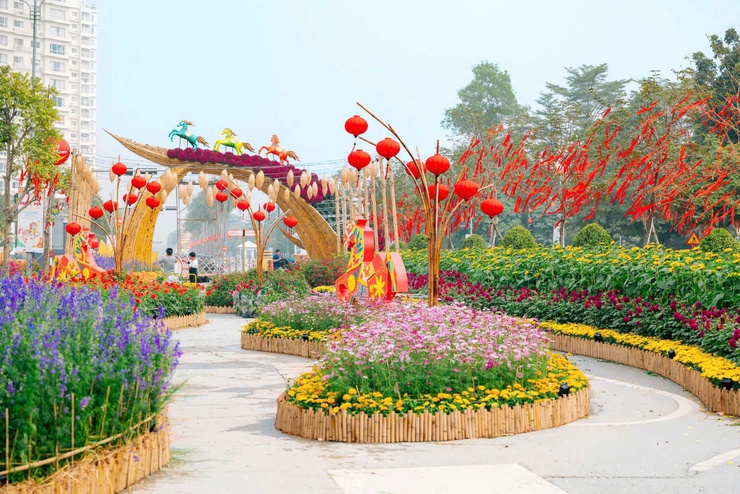 Đường hoa Home Hanoi Xuan 2026 khai mạc và đón nhận Chứng nhận của UNESCO- Ảnh 1.