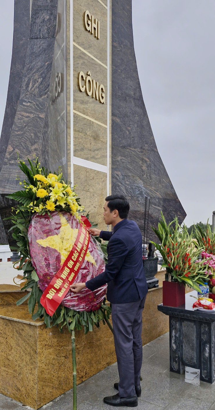 Lãnh đạo xã Nội Bài dâng hương tại Nghĩa trang Liệt sỹ nhân dịp Tết Nguyên đán Bính Ngọ 2026- Ảnh 2.