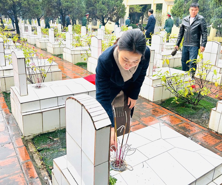 Lãnh đạo xã Nội Bài dâng hương tại Nghĩa trang Liệt sỹ nhân dịp Tết Nguyên đán Bính Ngọ 2026- Ảnh 16.