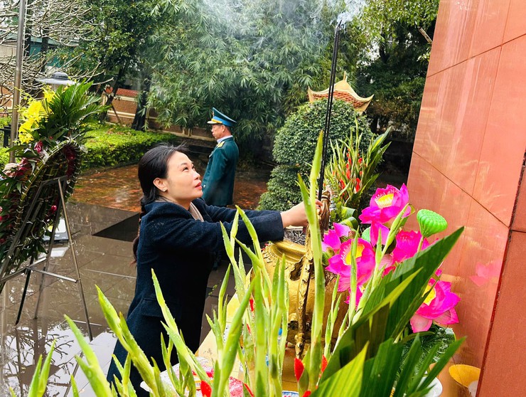 Lãnh đạo xã Nội Bài dâng hương tại Nghĩa trang Liệt sỹ nhân dịp Tết Nguyên đán Bính Ngọ 2026- Ảnh 6.