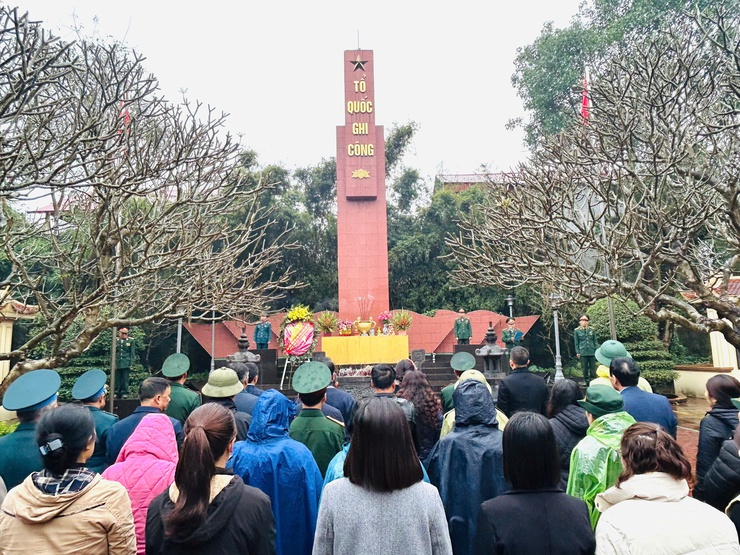 Lãnh đạo xã Nội Bài dâng hương tại Nghĩa trang Liệt sỹ nhân dịp Tết Nguyên đán Bính Ngọ 2026- Ảnh 8.